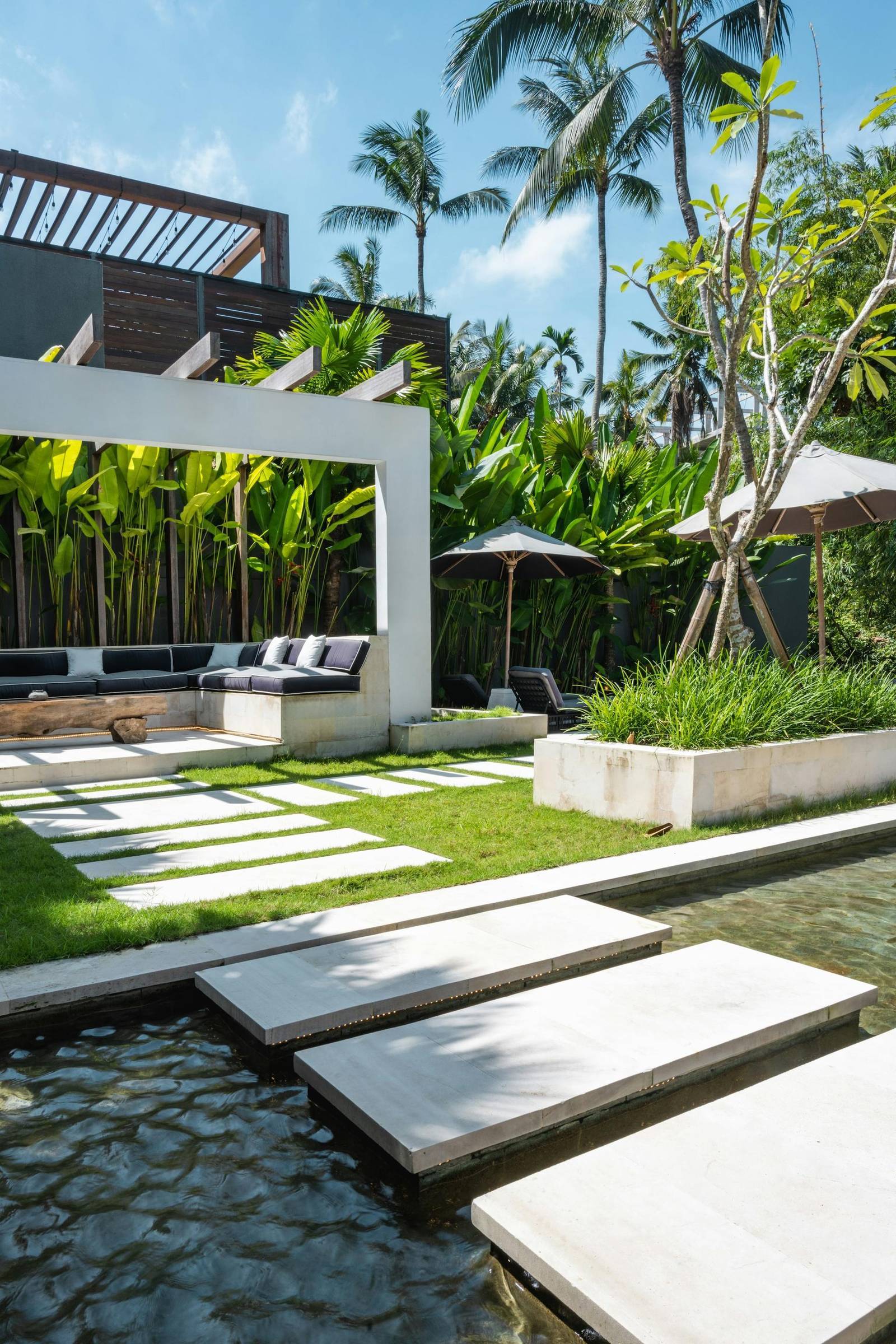 Lawns & Villa Landscapes